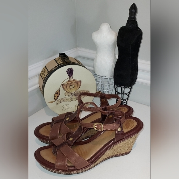 Nurture Hawkins T Strap Brown Leather Sandals Pre-owned - Picture 3 of 6